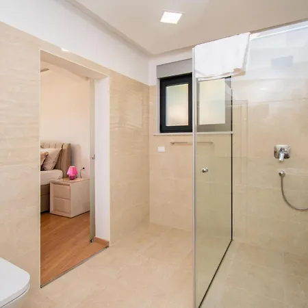 빌라 Bellavista Mit Meerblick 프예스차나 우발라